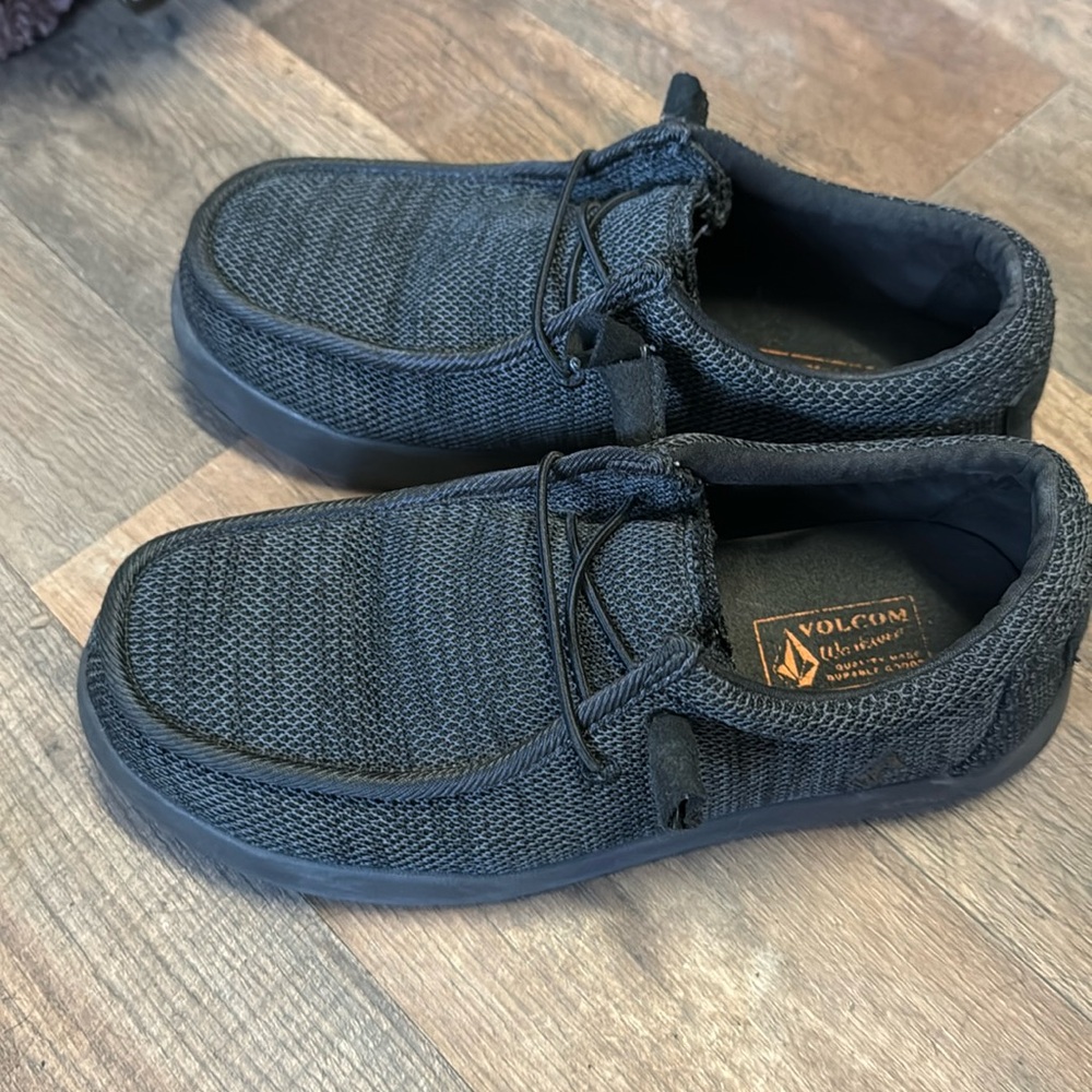 Volcom steel toe shoes
